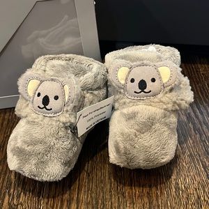 Baby soft UGG booties size 4-5